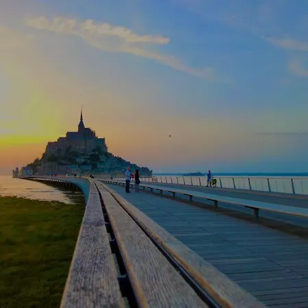 Domaine De La Besnerie Avec Privatif A 10 Min Du Mont St Michel Feriehus *