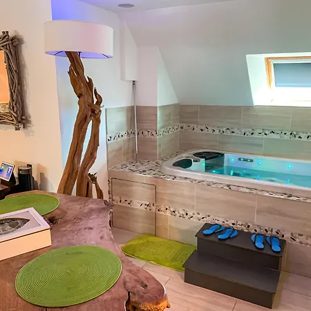 Domaine De La Besnerie Avec Privatif A 10 Min Du Mont St Michel Prázdninový dům