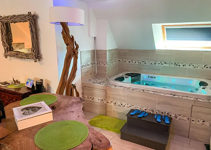 Domaine De La Besnerie Avec Privatif A 10 Min Du Mont St Michel 度假居