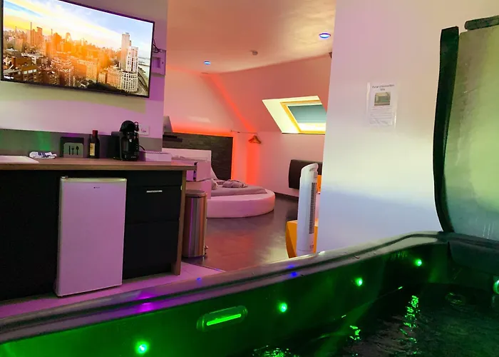 Domaine De La Besnerie Avec Privatif A 10 Min Du Mont St Michel *